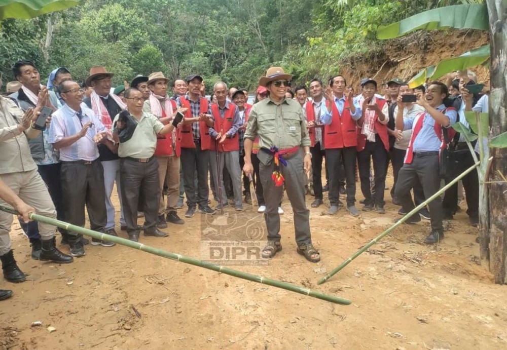 MLA Achumbemo Kikon inaugurated the Mekokla-Changki Link Road at Dümakvü, between Mekokla village and Changki village on June 5. (DIPR Photo)